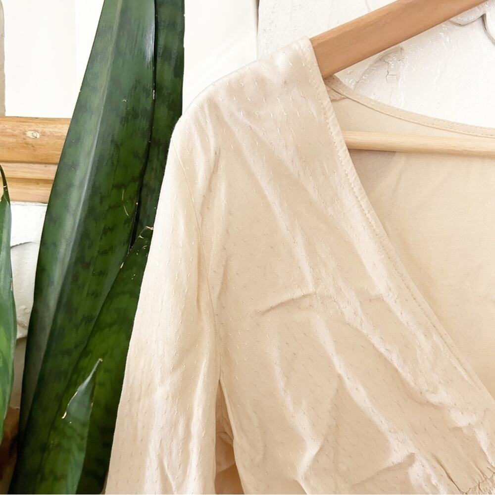 UO Urban Outfitters Cream Long Sleeve Smocked Waist Cropped Top Blouse Size M - Picture 5 of 6